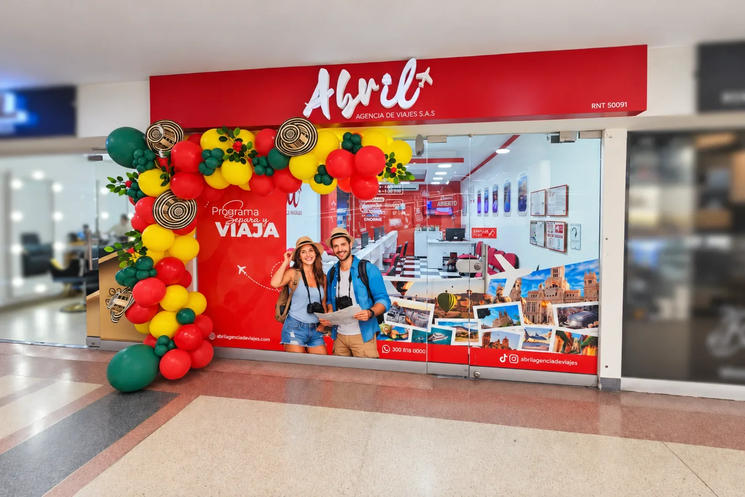 Fachada de la oficina de Abril Agencia de Viajes en el centro comercial Novacentro, Pereira